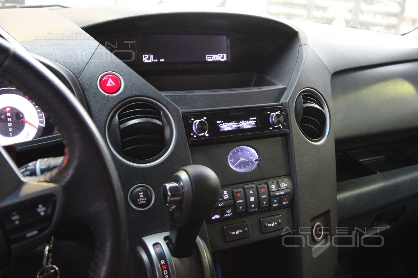 Pioneer DEX-P99RS в Honda Pilot