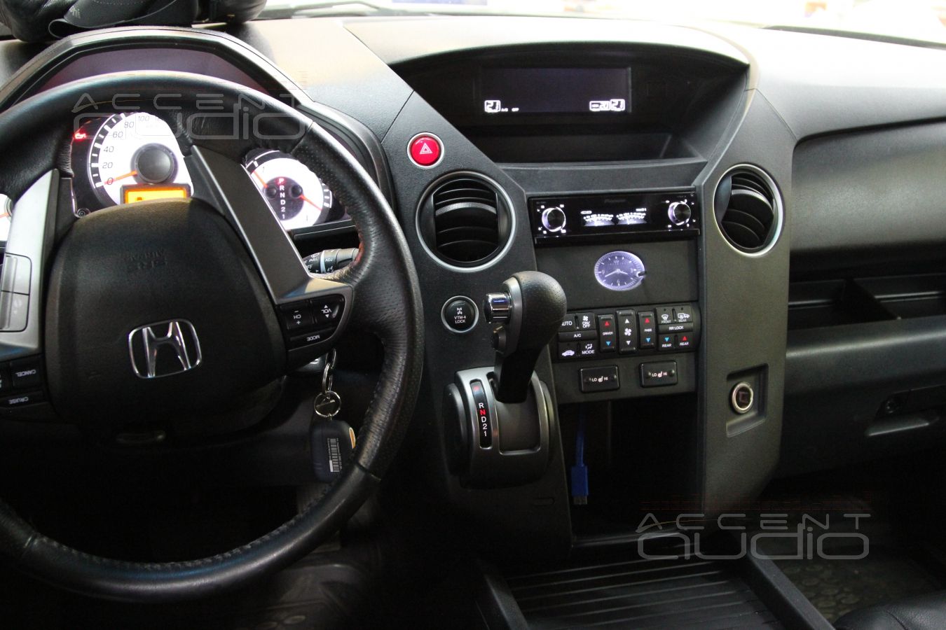 Pioneer DEX-P99RS в Honda Pilot