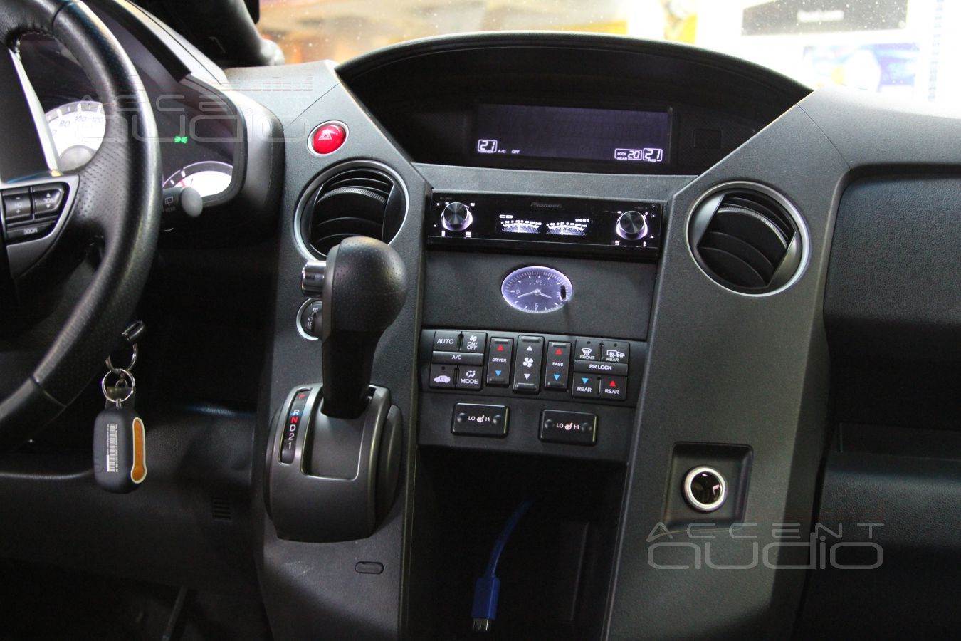 Pioneer DEX-P99RS в Honda Pilot